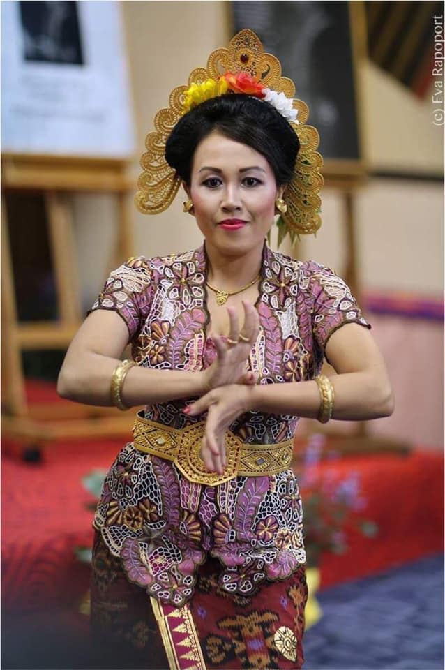 Koming SOMAWATI
胡明月
峇里島舞蹈
Balinese Dance